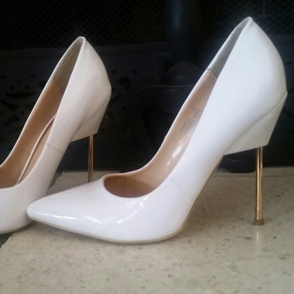 Pointed toe heels